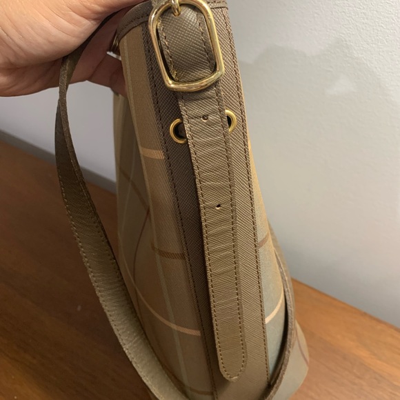 Burberry Bucket Bag - Authentic - Picture 4 of 14